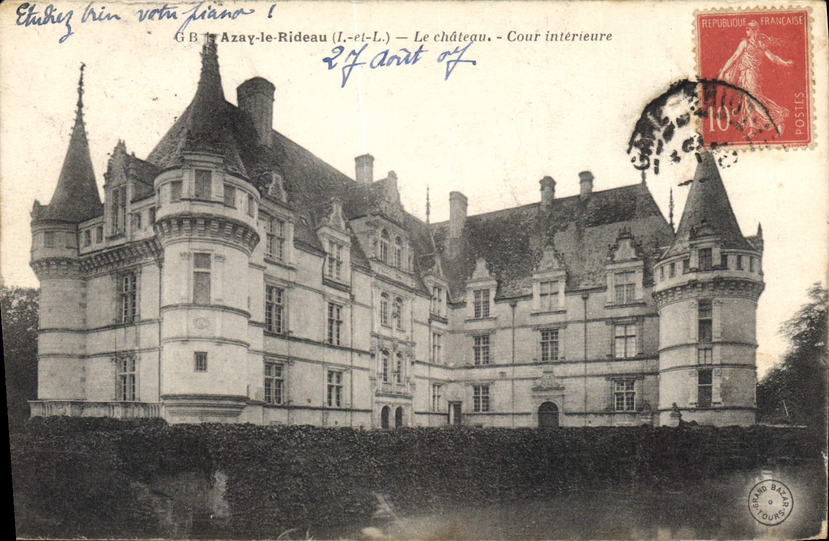 CPA Azay le Rideau L et L Le Chateau Cour Interieur