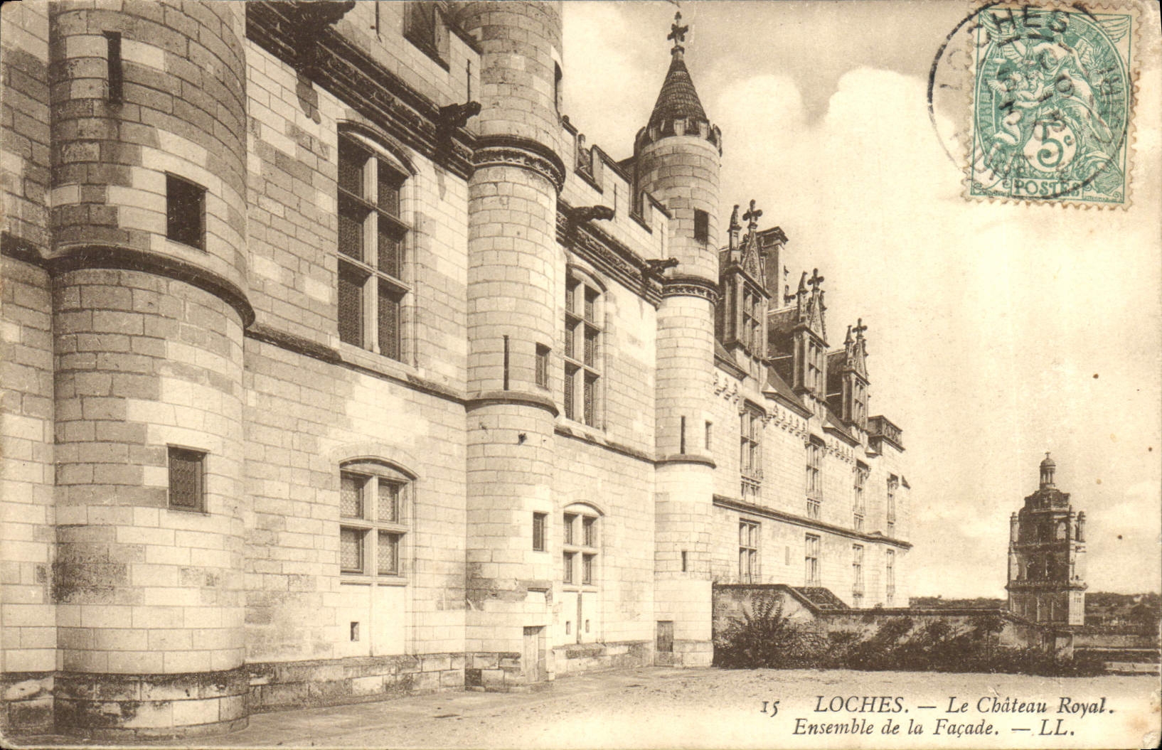 CPA Loches Le Chateau Royal Ensemble de la Facade