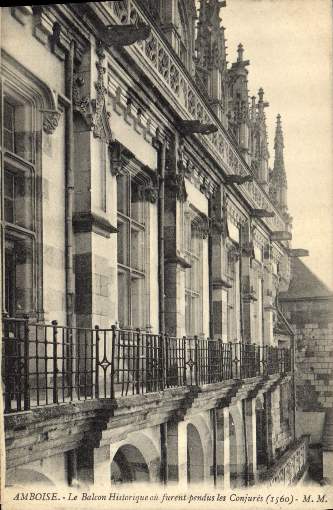CPA Amboise Le Balcon Historique ou furent pendus les Conjures