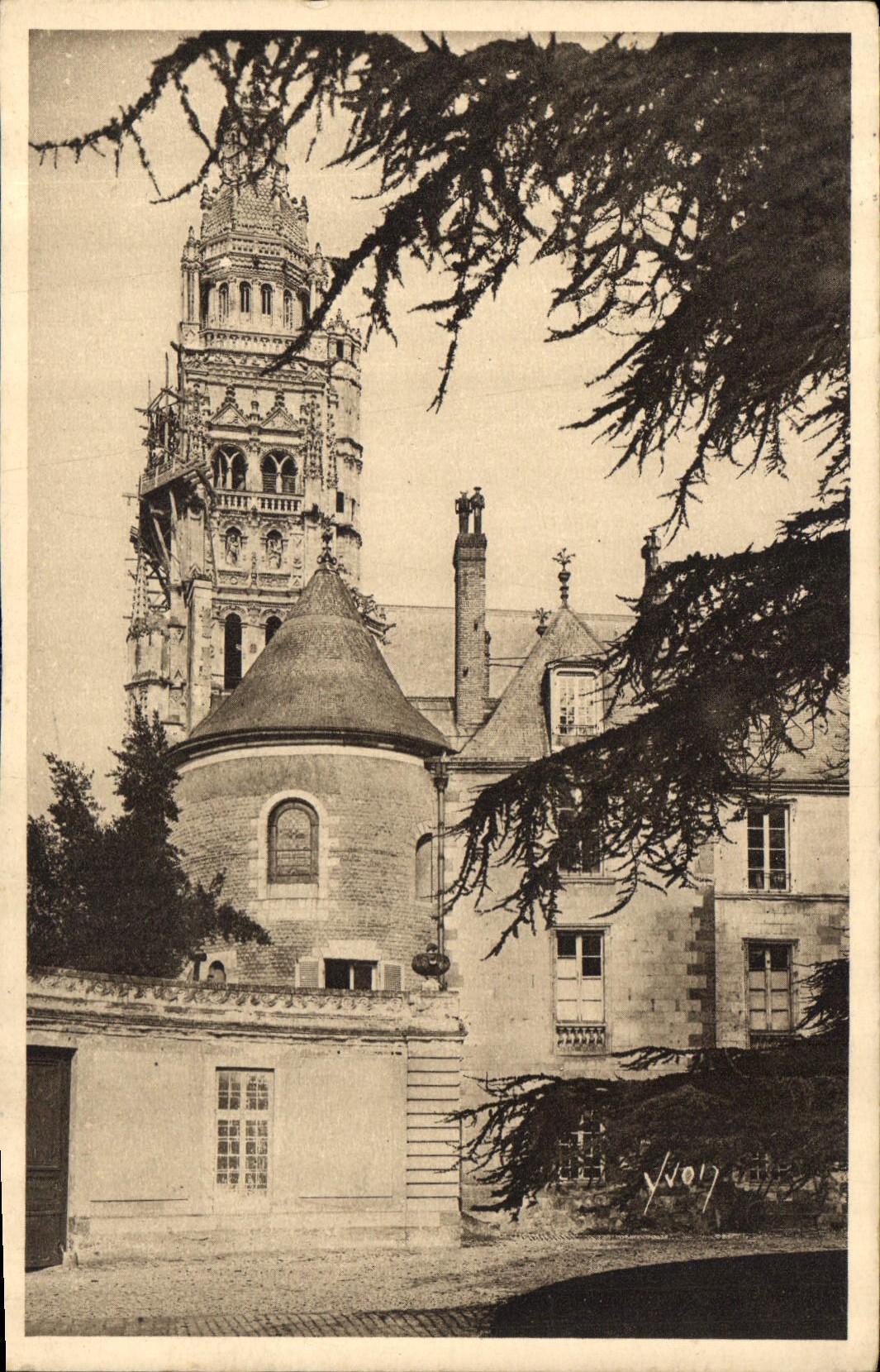 CPA Tours L'Entree du Musee et la Cathedrale St Gatien 