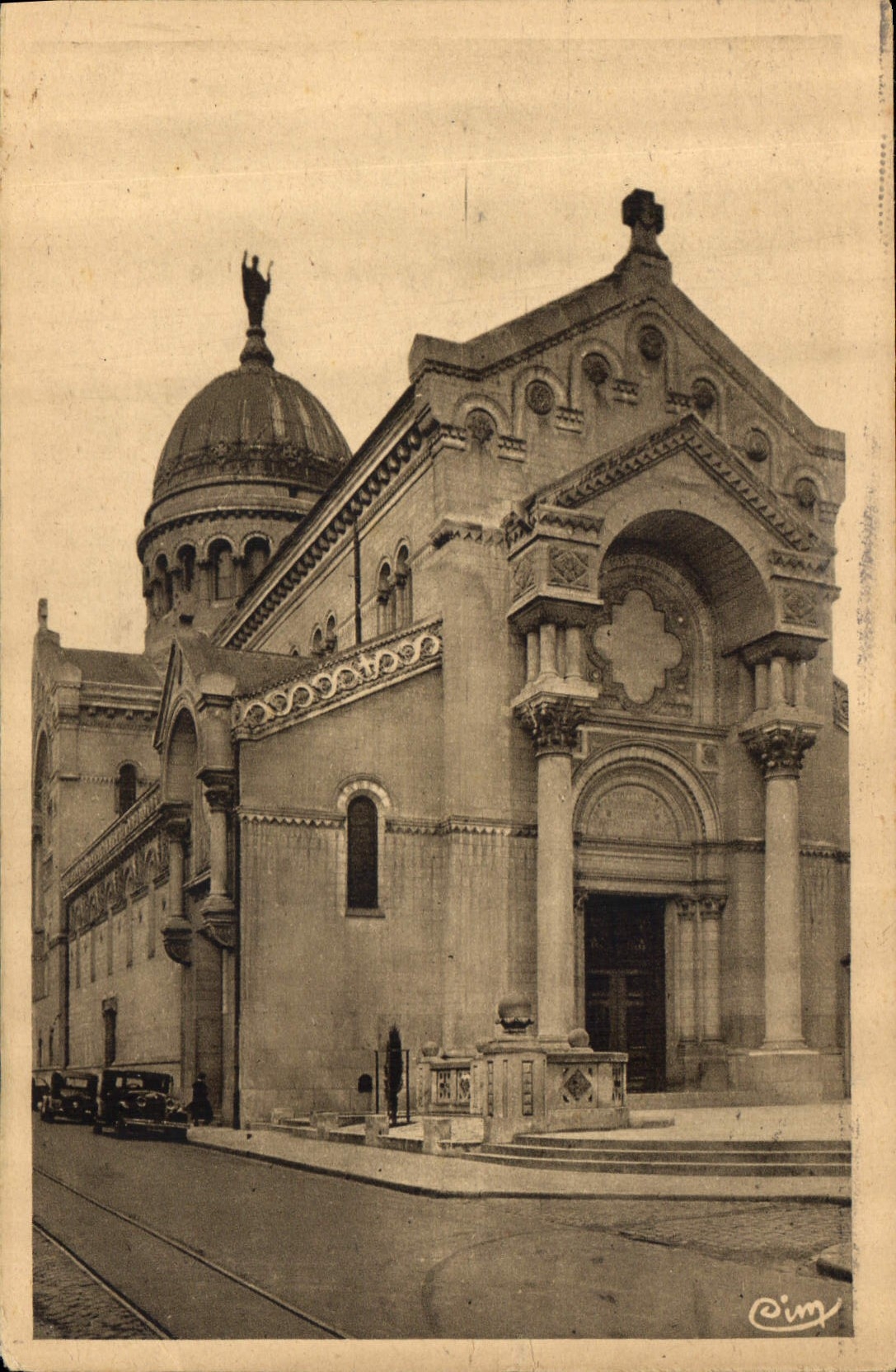 CPA Tours L et L Le Parvis de la Basilique St Martin 