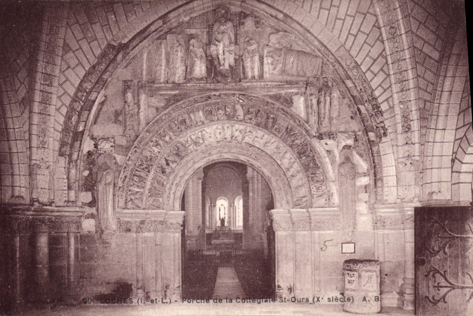 CPA Loches L et L Porche de la Collegiale St Ours