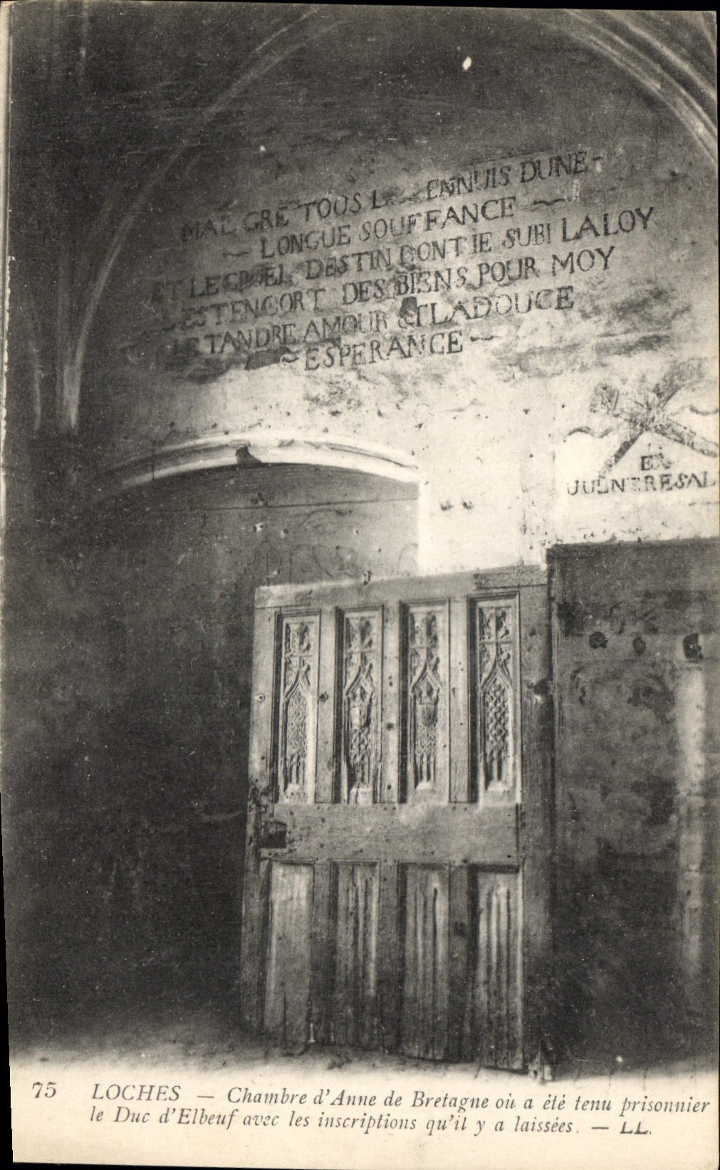 CPA Loches Chambre d'Anne de Bretagne ou a ele tenu prisonnier le Duc d'Elbeuf avec les inscriptions