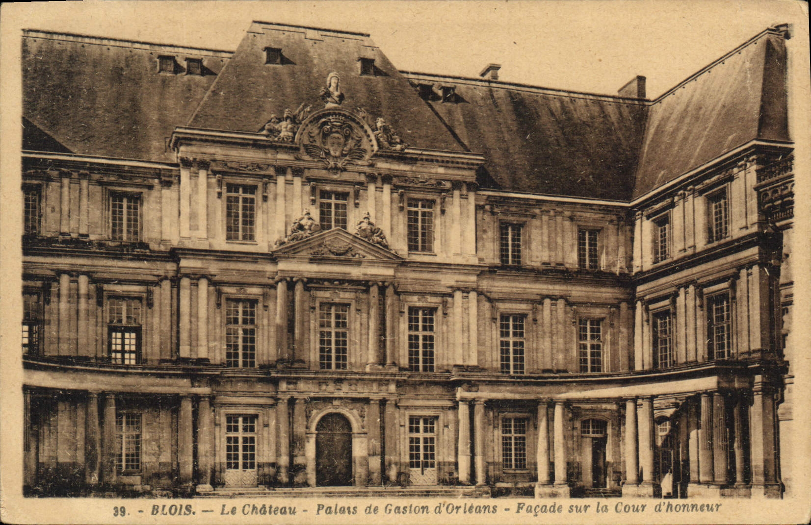 CPA Blois Le Chateau Palais de Gasion d'Orleans Facade sur la Cour d'honneur 