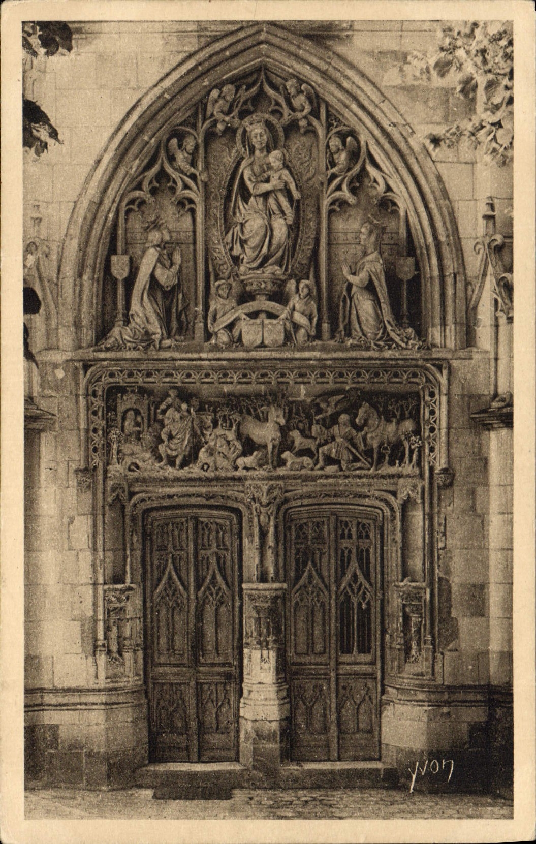 CPA Chateau d'Amboise Porte de la Chapelle Saint Hubert