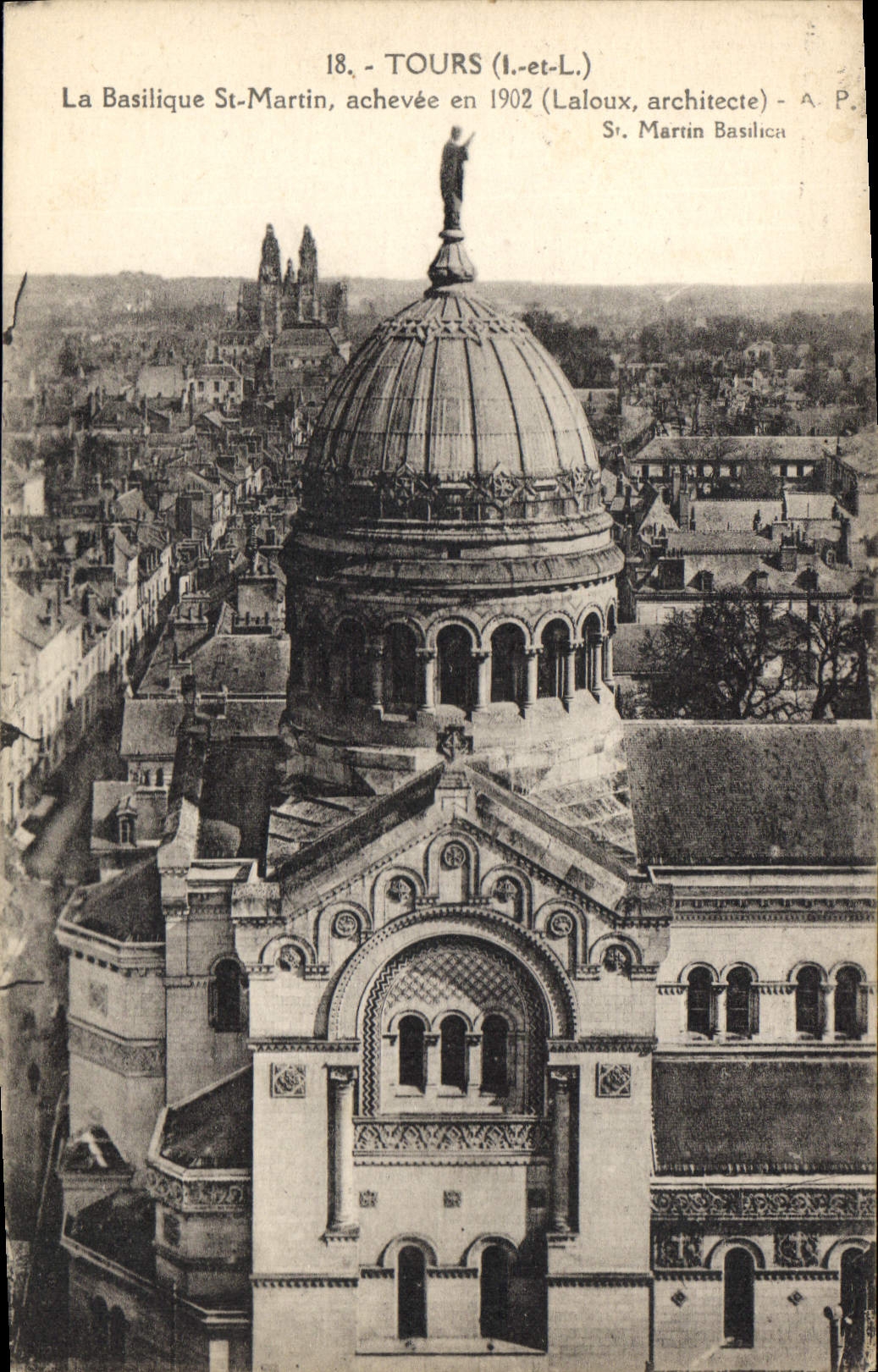 CPA Tours L et L La Basilique St Martin Achevee en 1902 Laloux Architecte 