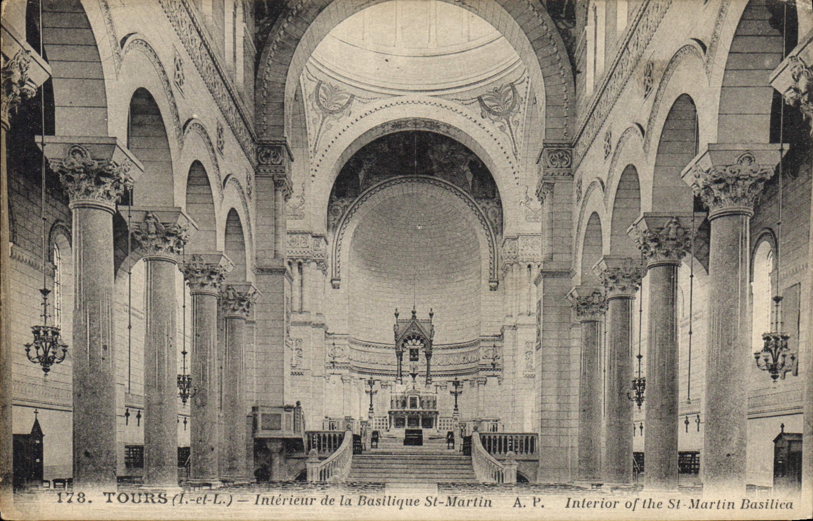 CPA Tours L et L Interieur de la Basilique St Martin 