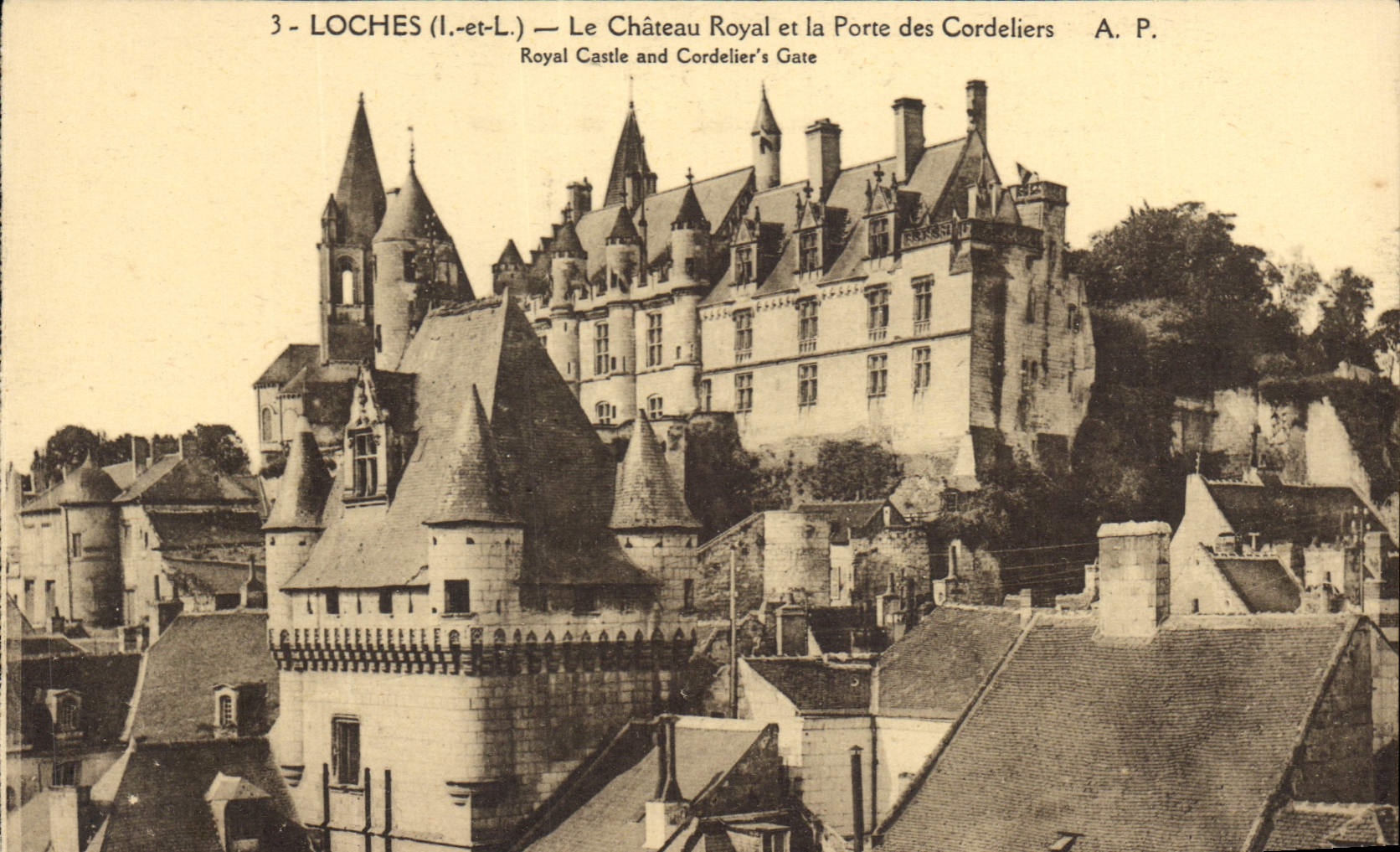 CPA Loches L et L Le Chateau Royal et la Porte des Cordeliers