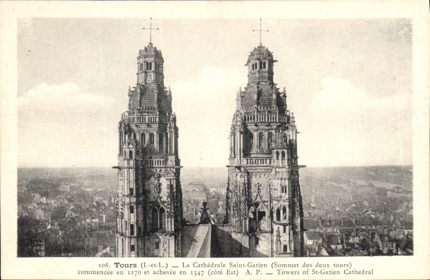 CPA Tours L et L La Cathedrale Saint Gatien Sommet des deux Tours