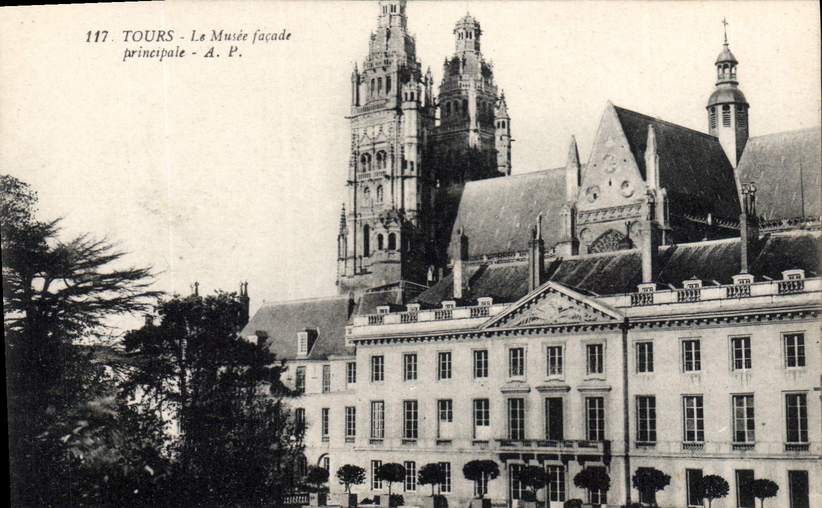 CPA Tours Le Musee Facade Principale 