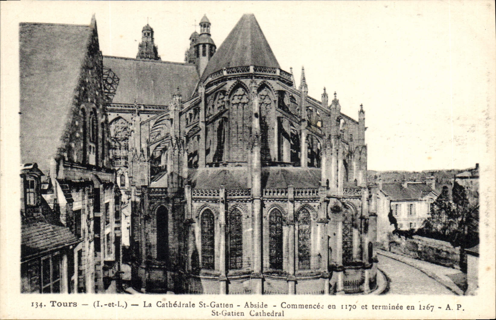 CPA Tours L et L La Cathedrale St Gatien Abside Commencee en 1170 et terminee en 1167 St Gatien Cath
