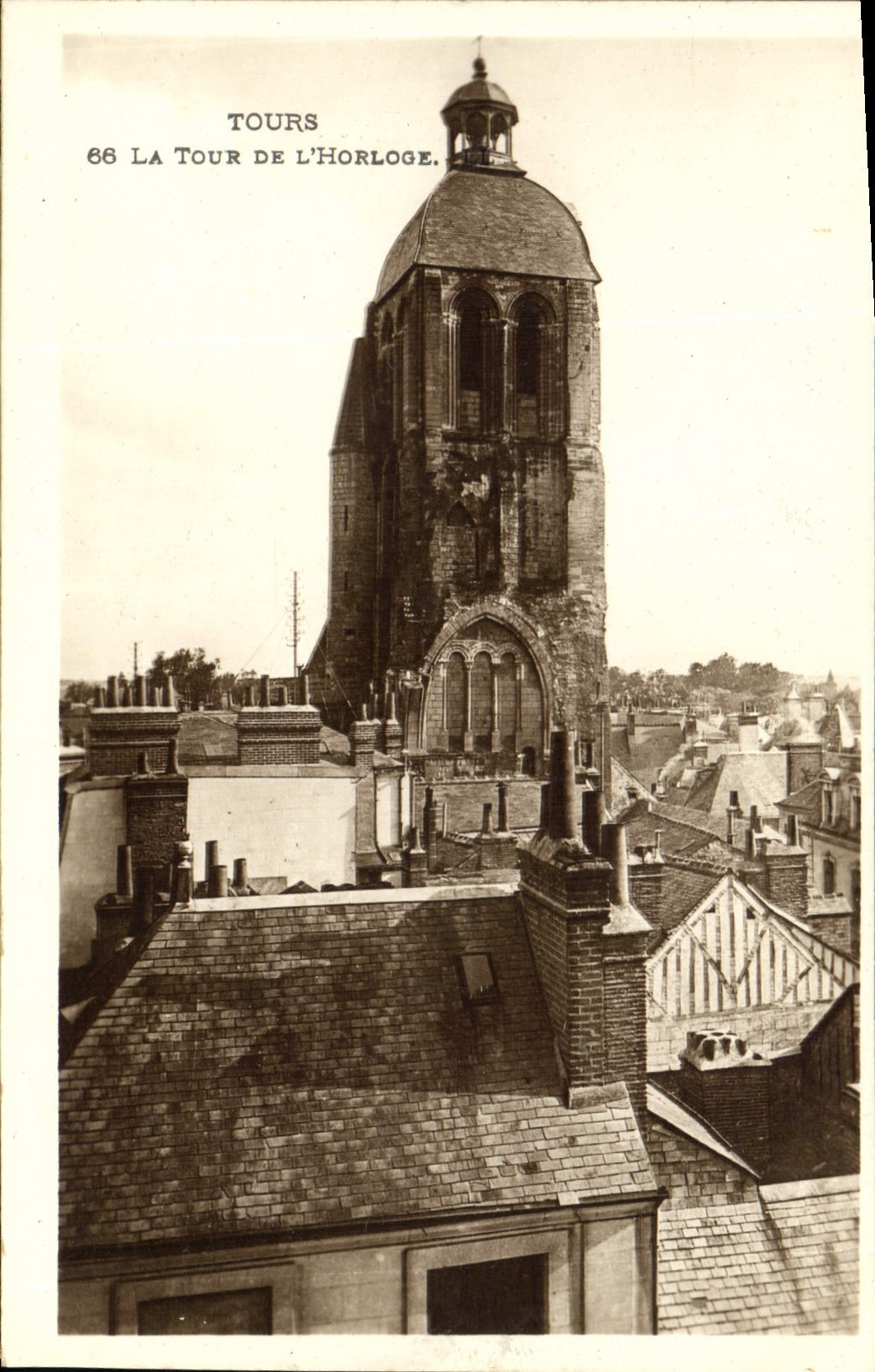 CPA Tours La Tour de L'Horloge 