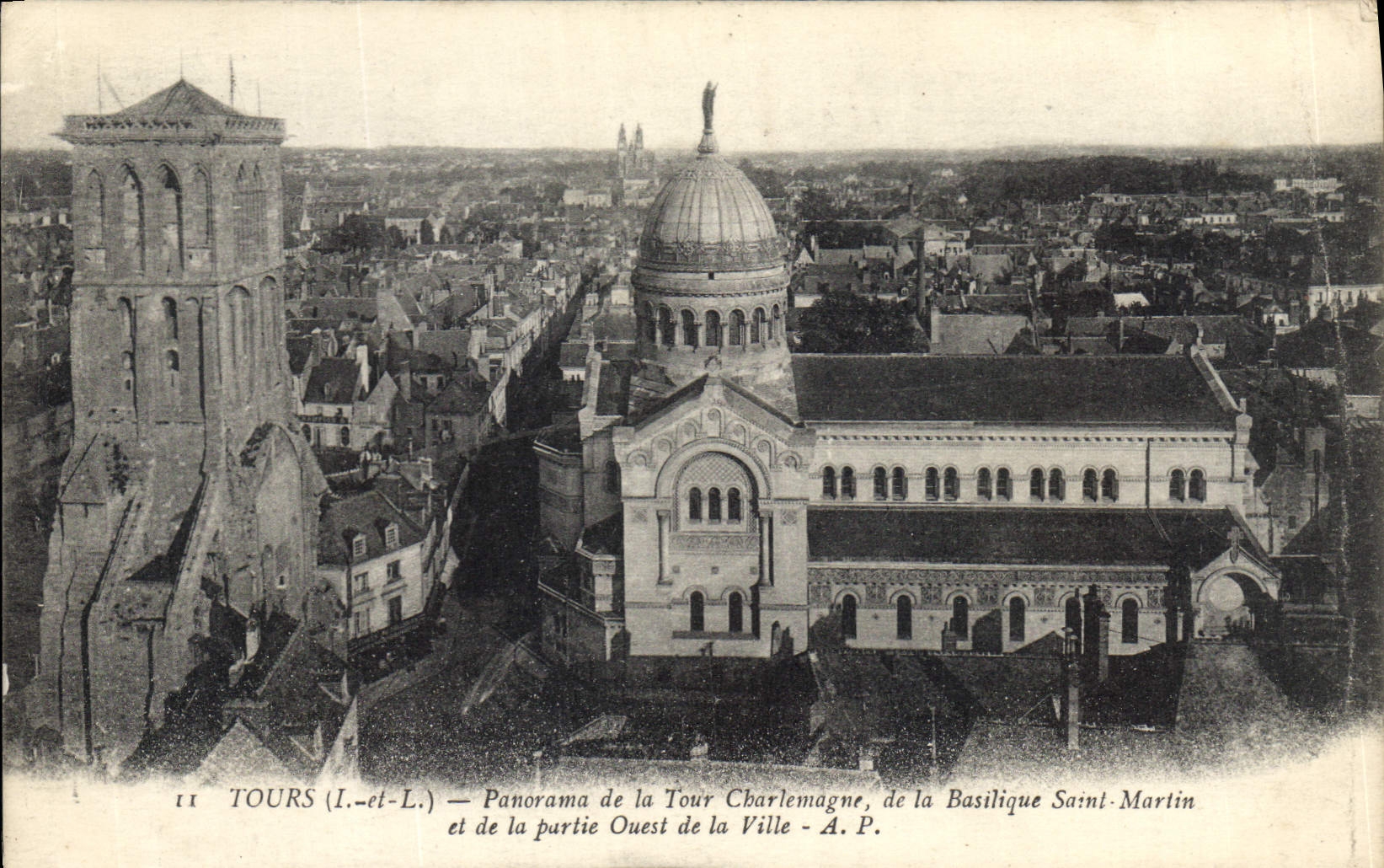 CPA Tours L et L Panorama de la Tour Charlemagne de la Basilique Saint Martin et de la Partie Ouest