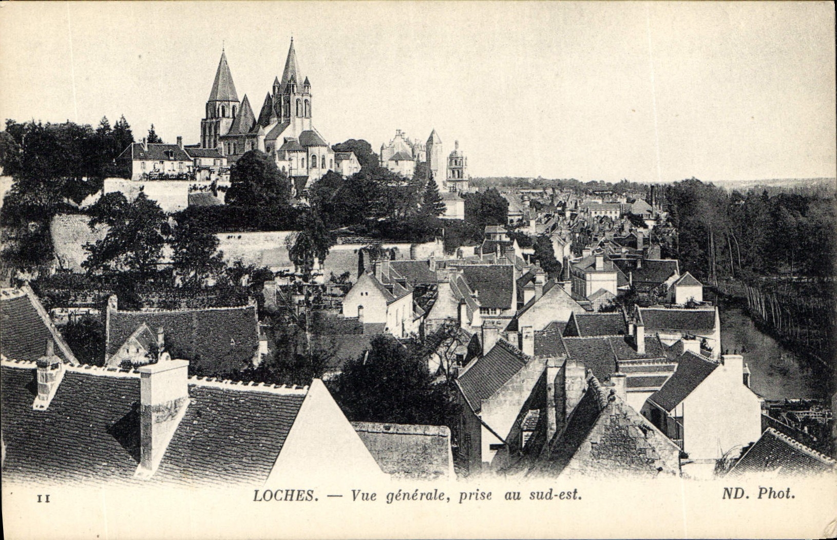 CPA Loches Vue generale prise au sud est