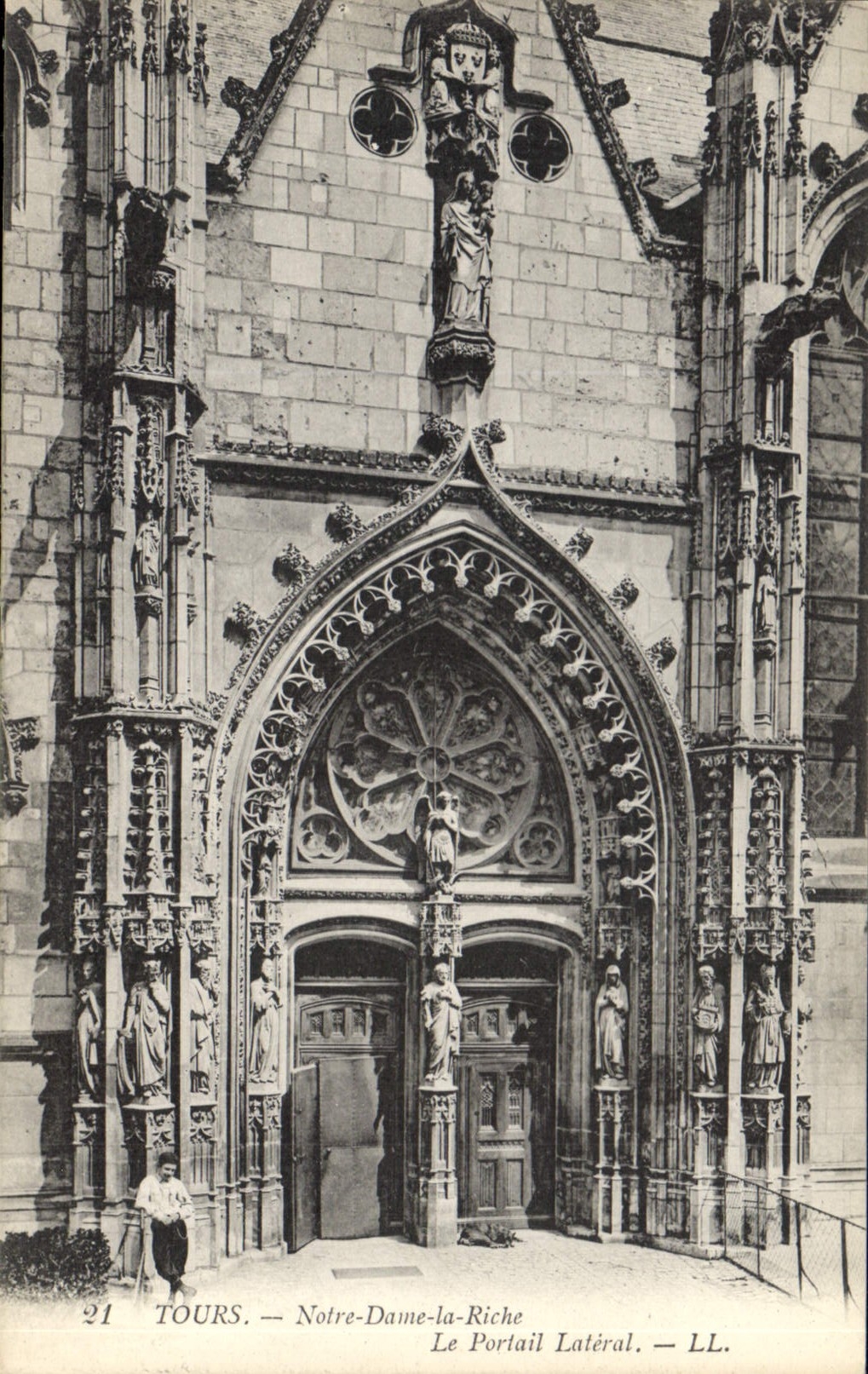 CPA Tours Notre Dame la Riche Le Portail Lateral