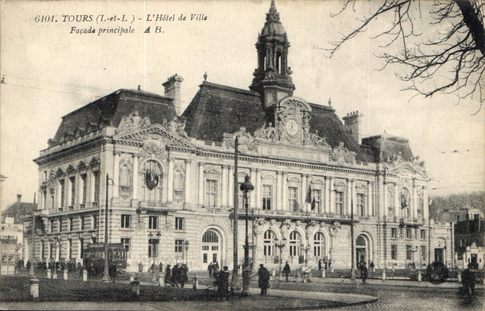 CPA Tours I et L l'hotel de Ville Facade principale 