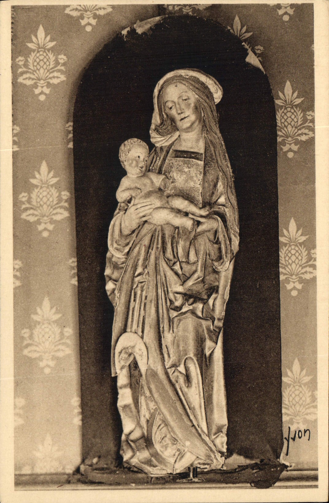 CPA Chateaux de la Loire Chateau de Langeais XV S la Vierge en Bois dore XIV Siecle 