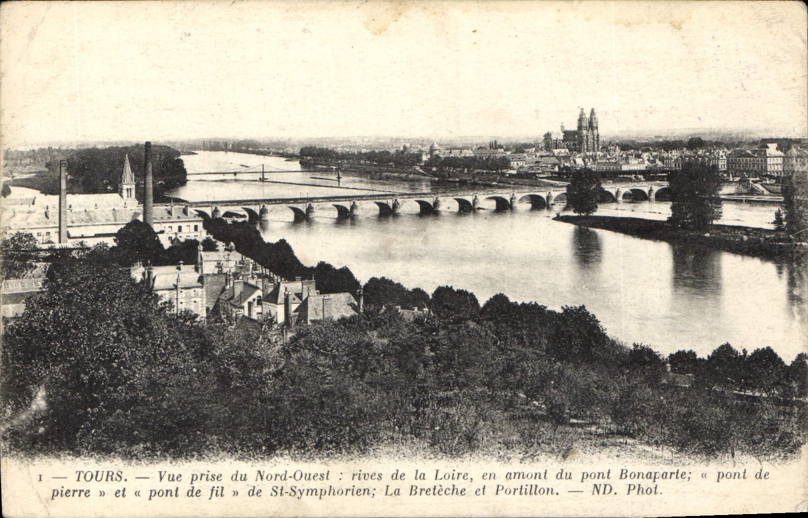 CPA Tours Vue prise du Nord Ouest rives de la Loire en amont du Pont Bonaparte Pont de Pierre et Pon