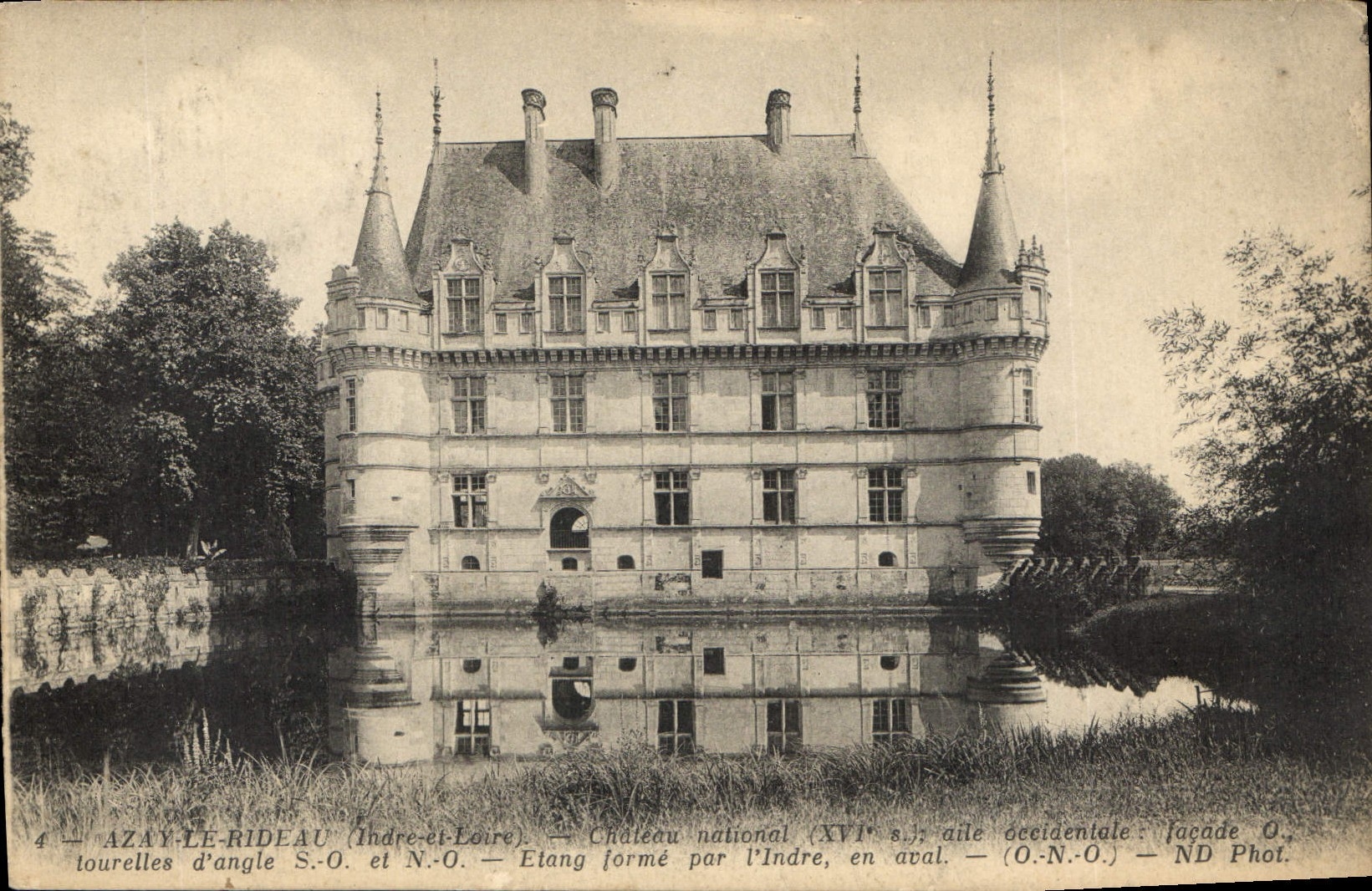 CPA Azay le Rideau Indre et Loire Chateau Nationale XVI siecle aile accidentale facade tourelles d'a