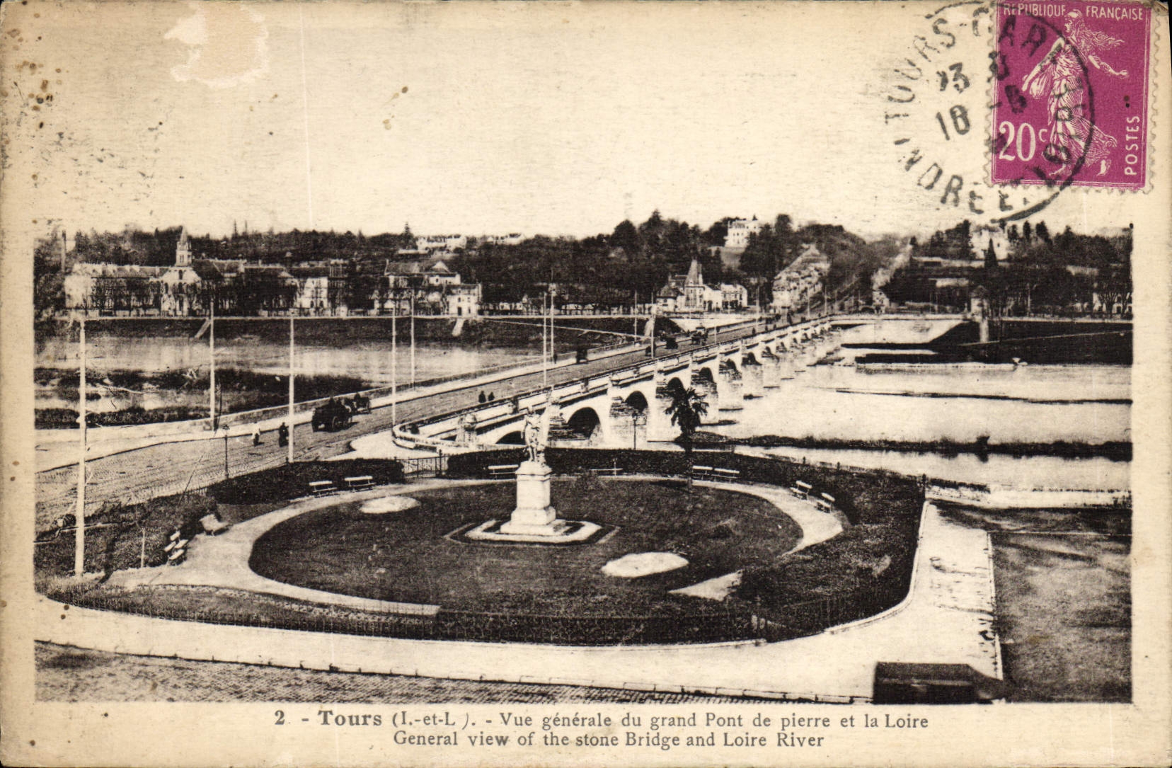 CPA Tours I et L vue generale du Grand Pont de Pierre et la Loire 