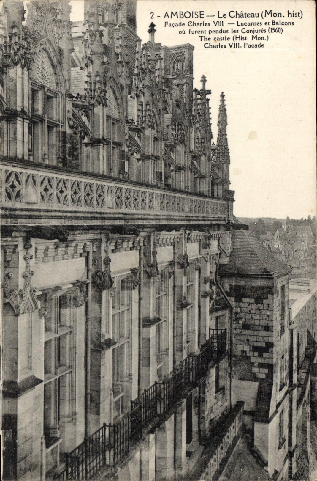 CPA Amboise le Chateau Mon hist Facade Charles VIII Lucarnes et Balcons ou furent pendus les Conjure