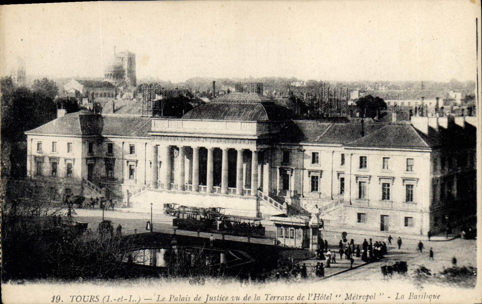 CPA Tours I et L le Palai de justice vu de la Terrasse de l'Hotel Metropol la Basilique 