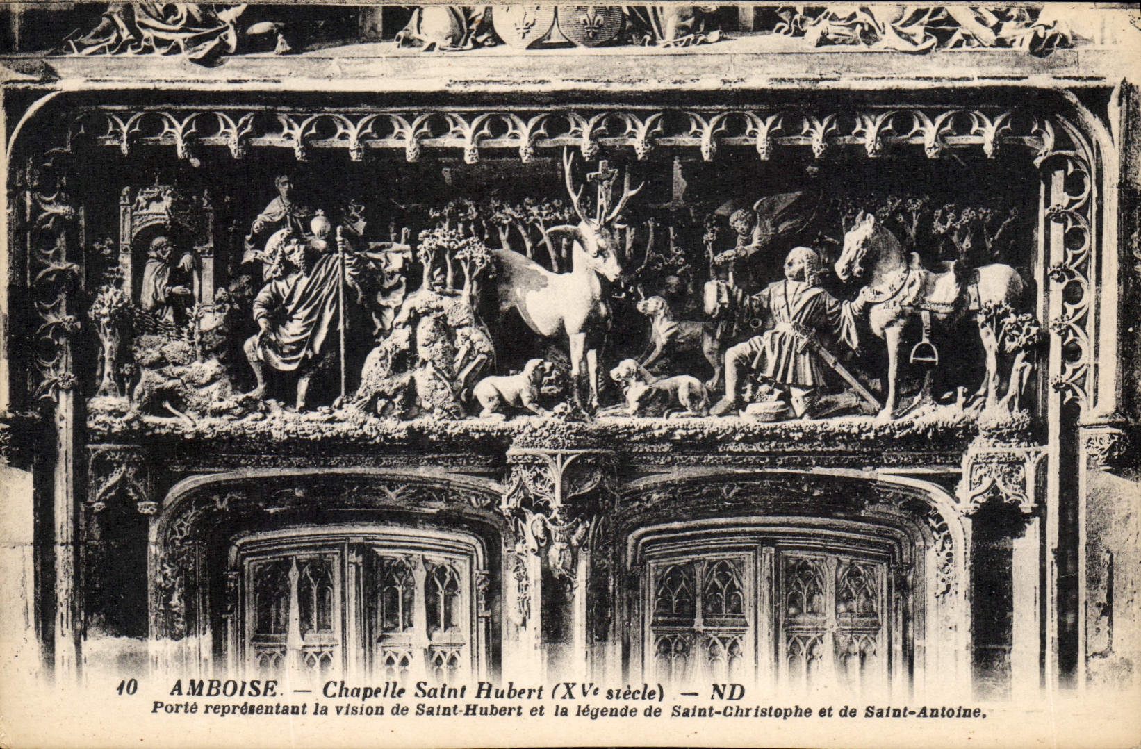 CPA Amboise Chapelle Saint Hubert XV siecle porte representant la vision de Saint Hubert et la legen