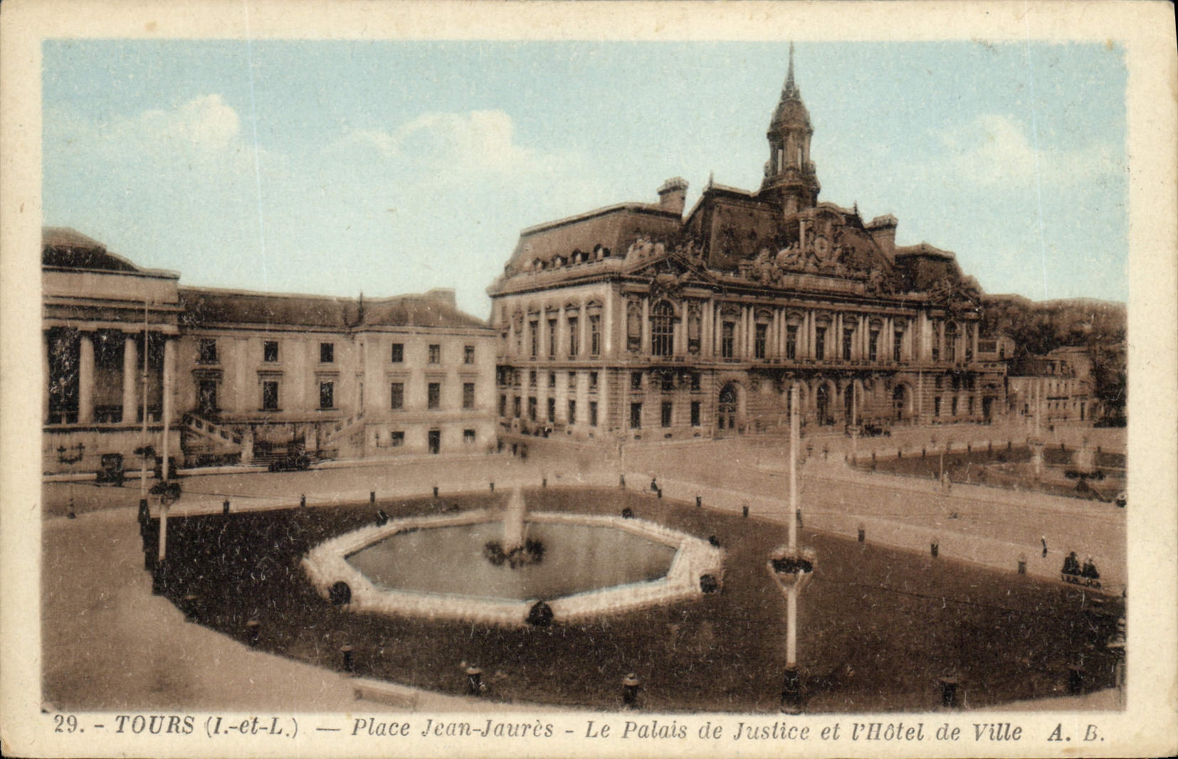 CPA Tours I et L place Jean Jaures le Palais de Justice et l'hotel de Ville 