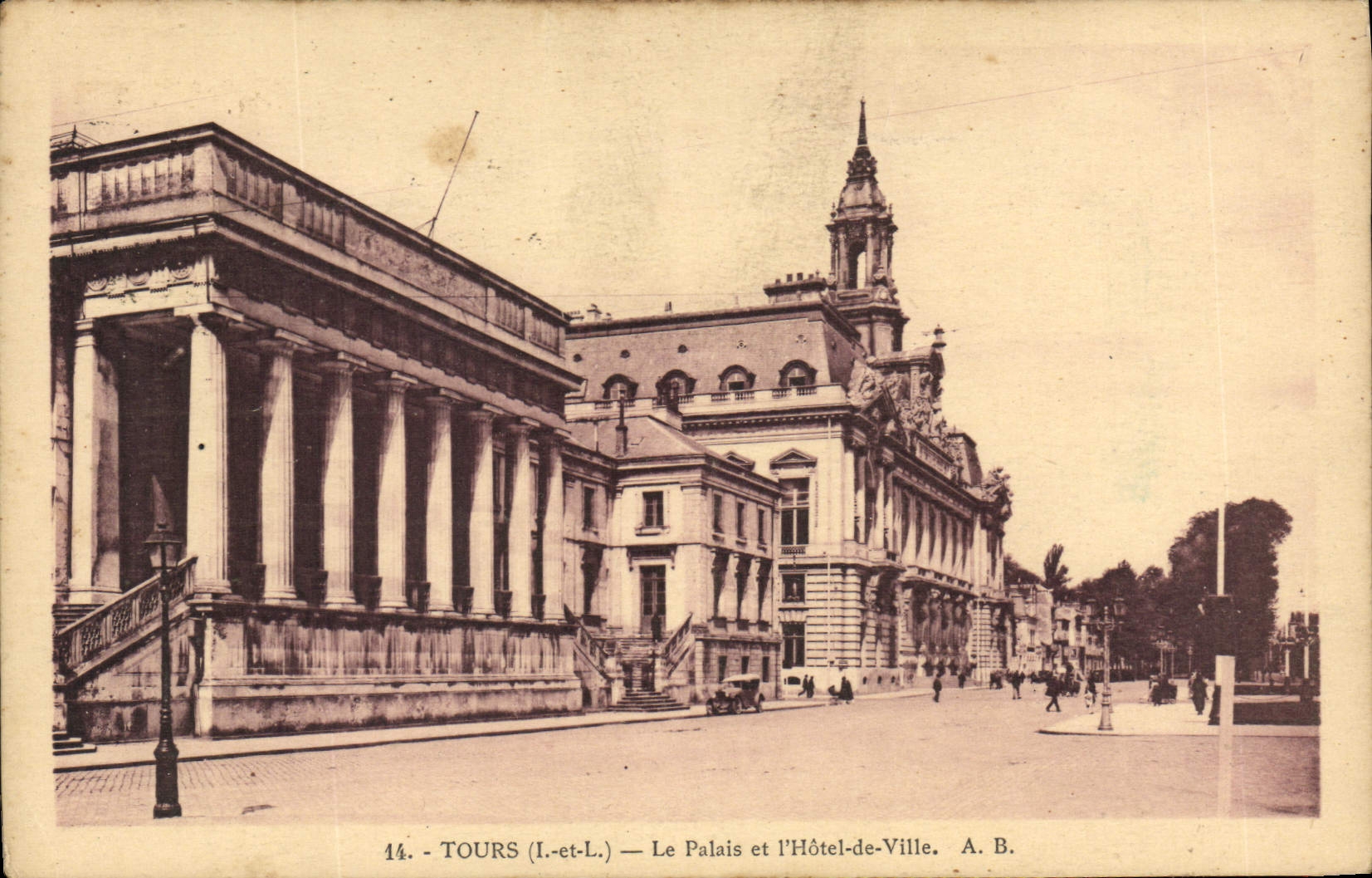 CPA Tours I et L le Palais et l'Hotel de Ville 