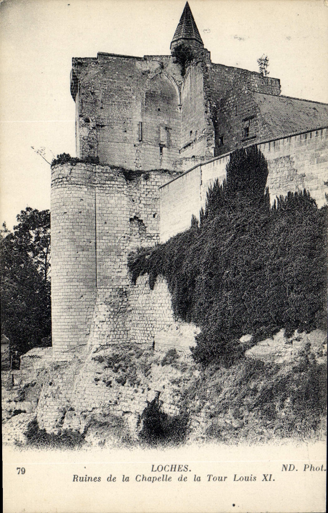 CPA Louches Ruines de la Chapelle de la Tour Louis XI