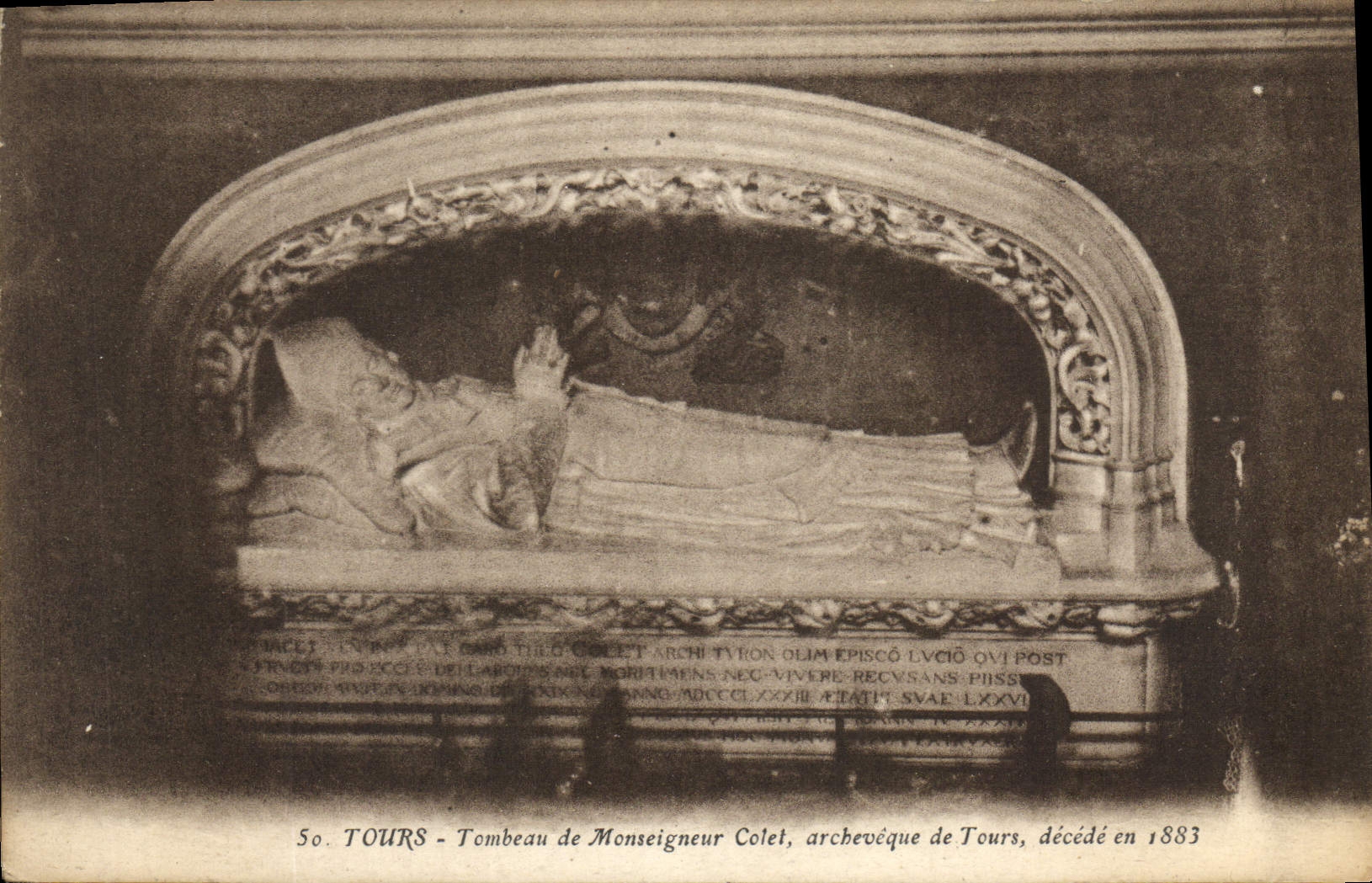 CPA Tours Tombeau de Monseigneur Colet archeveque de Tours decede en 1883 