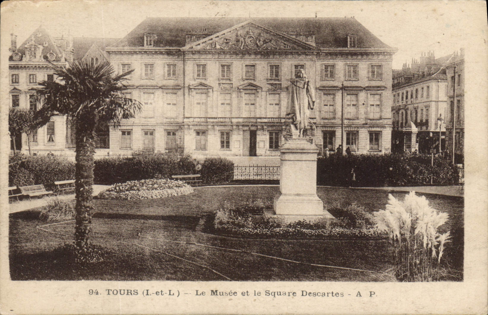 CPA Tours I et L le Musee et le Square Descartes 