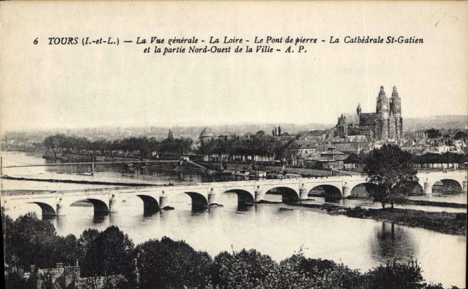 CPA Tours I et L la vue generale la Loire le Pont de Pierre la Cathedrale St Gatien et la Partie Nor
