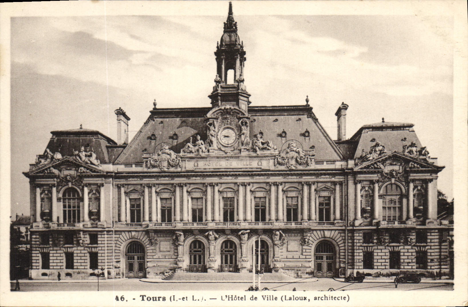 CPA Tours I et L l'Hotel de Ville Laloux architecte 
