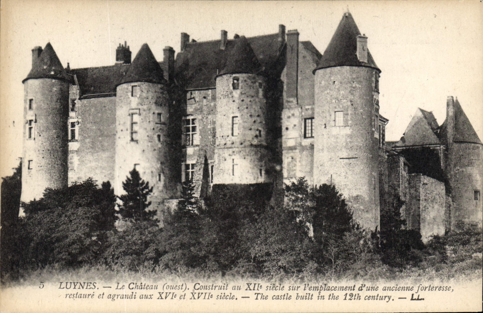 CPA Luynes le Chateau Ouest Construit au XII siecle sur l'emplacement d'une fortresse restaure et ag