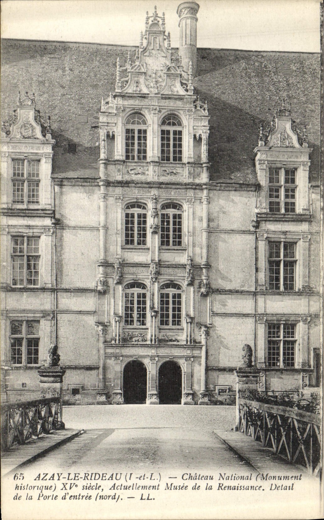 CPA Azay le Rideau I et L Chateau National Monument historique XV siecle Actuellement Musee de la Re