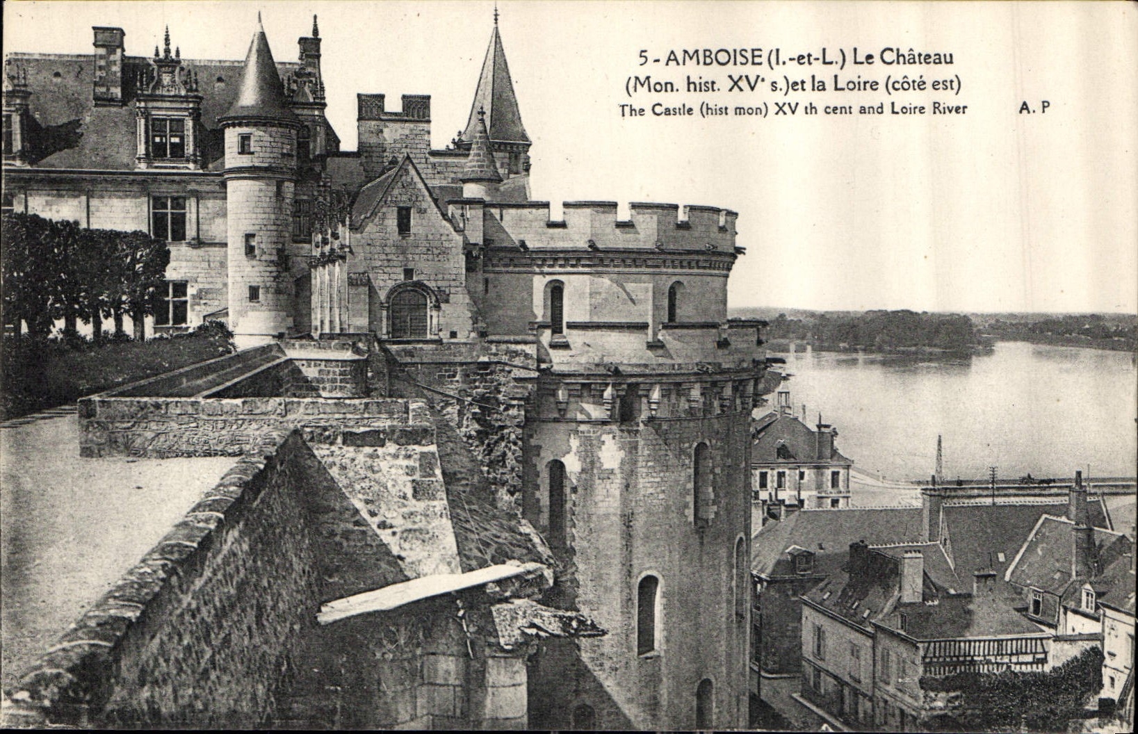 CPA Amboise I et L le Chateau Mon hist XV S et la Loire Cote Est 