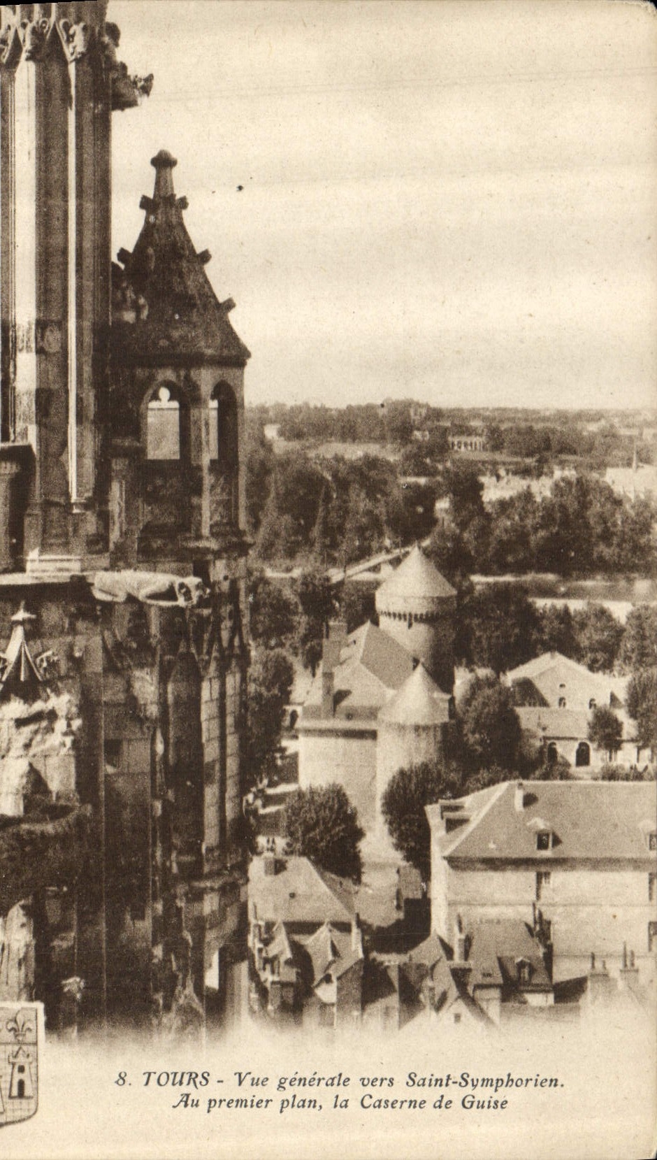CPA Tours vue generale vers Saint Symphorien au premier plan la Caserne de Guise 