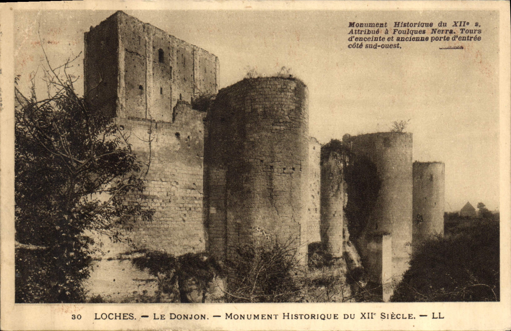 CPA Loches le Donjon Monument historique du XII siecle