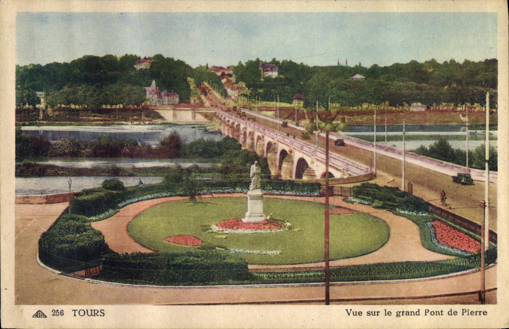 CPA Tours vue sur le grand Pont de Pierre 