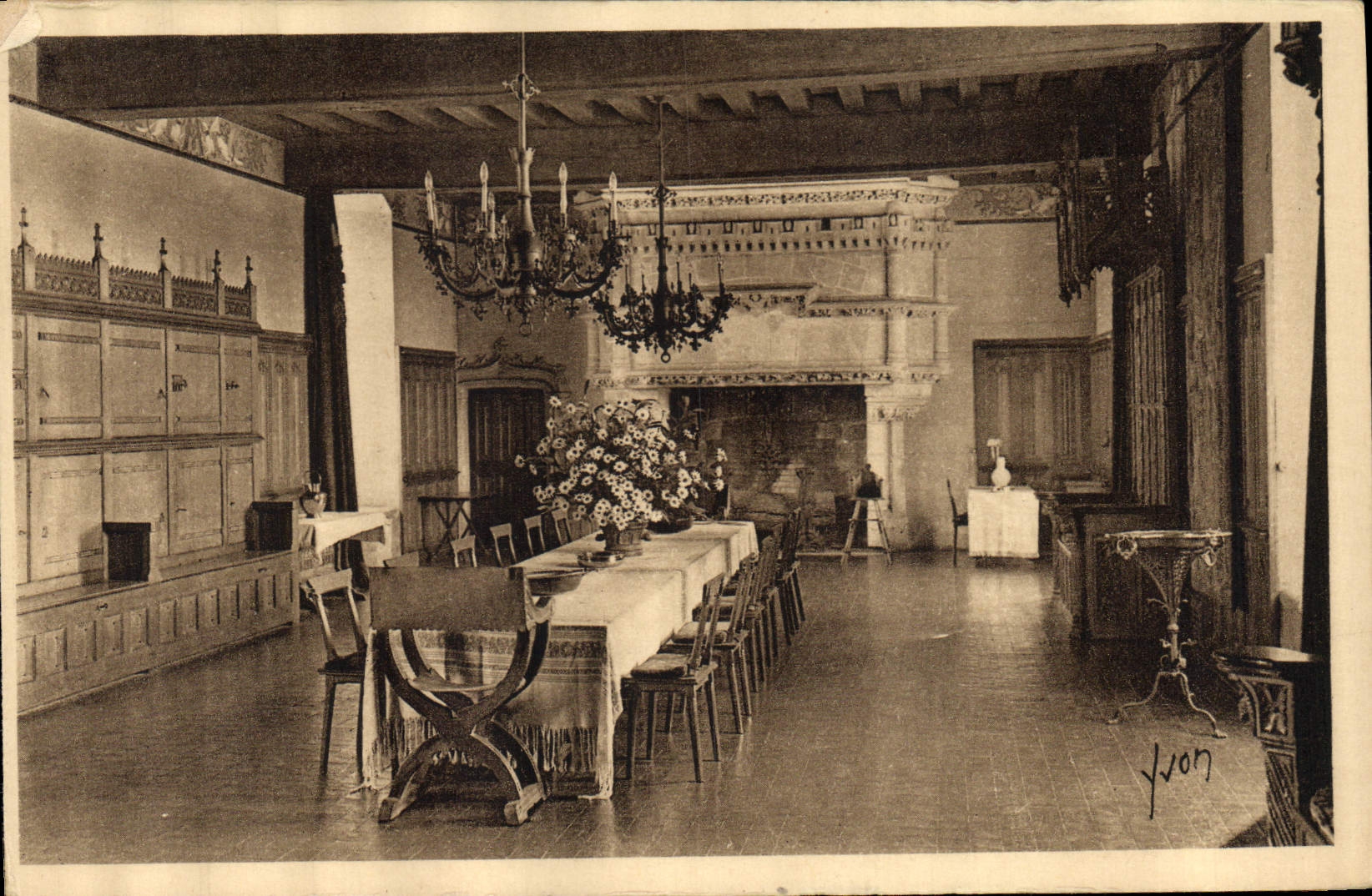 CPA Chateaux de la Loire Chateau de Langeais XV S Salle a manger ancienne salle des Gardes 