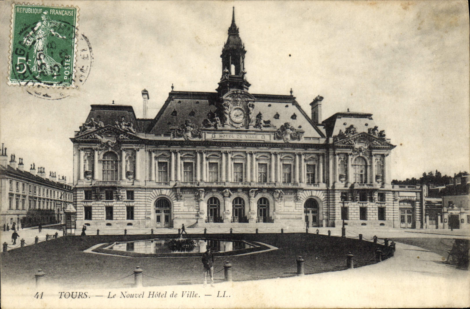 CPA Tours le Nouvel Hotel de Ville 
