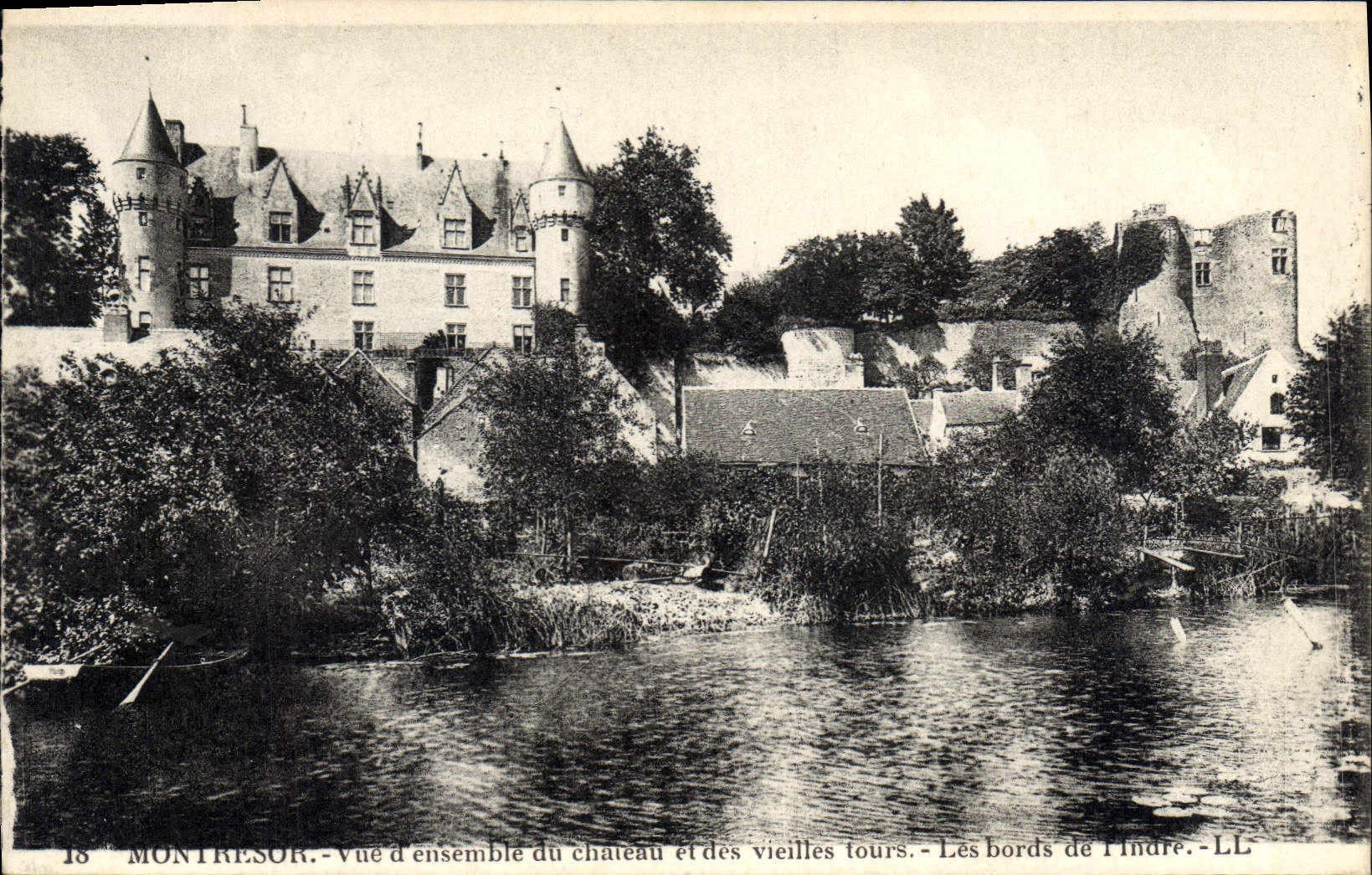 CPA Mont Resor vue d'ensemble du chateau et des Vieilles Tours les bords de l'Indre 