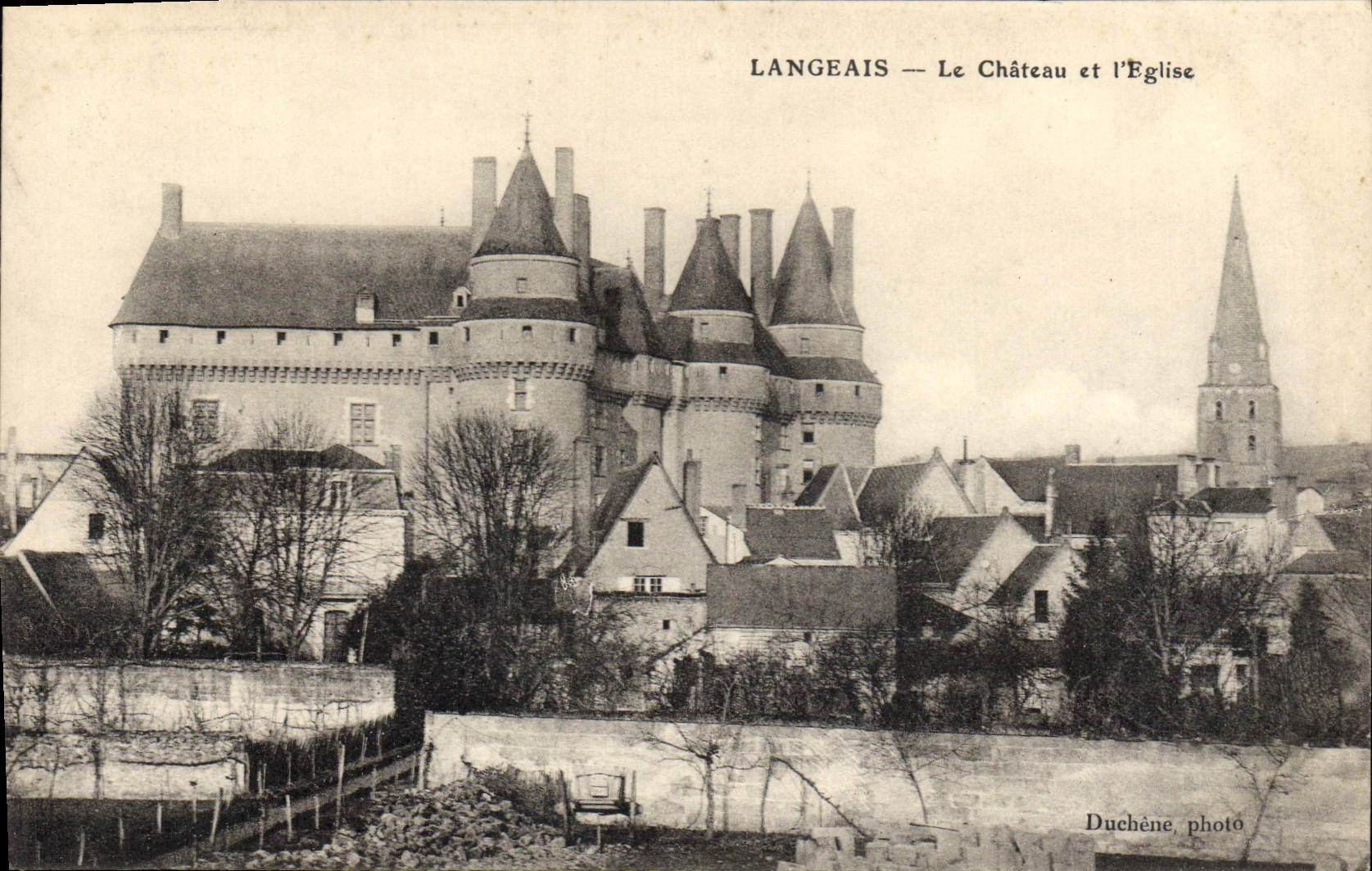 CPA Langeais le Chateau et l'eglise 