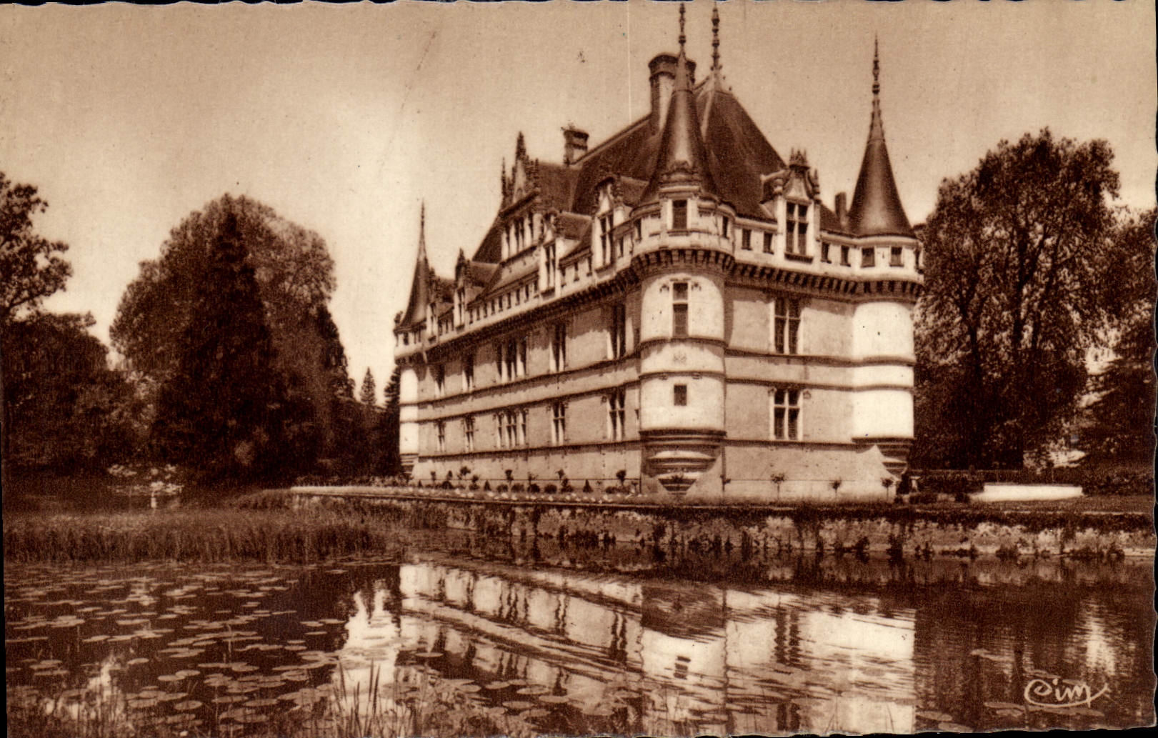 CPA Azay le Rideau I et L Chateau National XVI siecle Musee de la Renaissance Facade Sud Est 