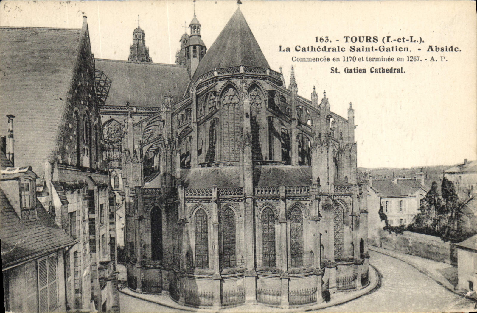 CPA Tours I et L la Cathedrale Saint Gatien Abside commencee en 1170 et terminee en 1267 
