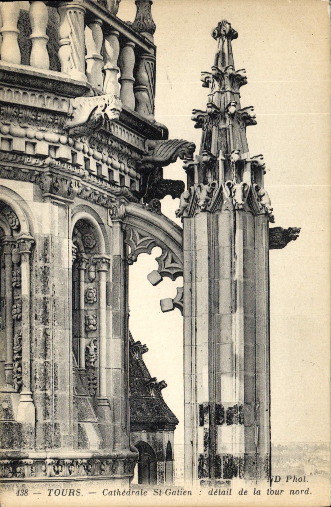 CPA Tours cathedrale St Gatien detail de la tour nord 
