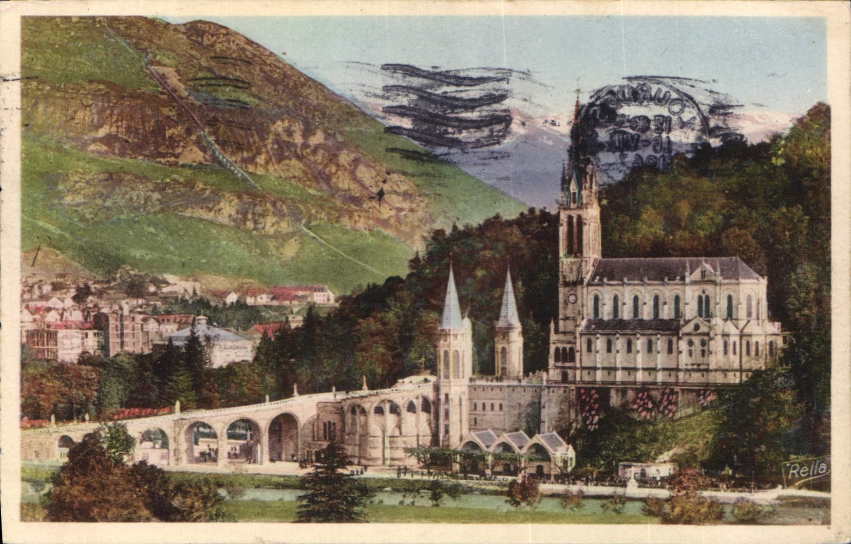 CPA Lourdes Hautes Pyrenees la Basilique 