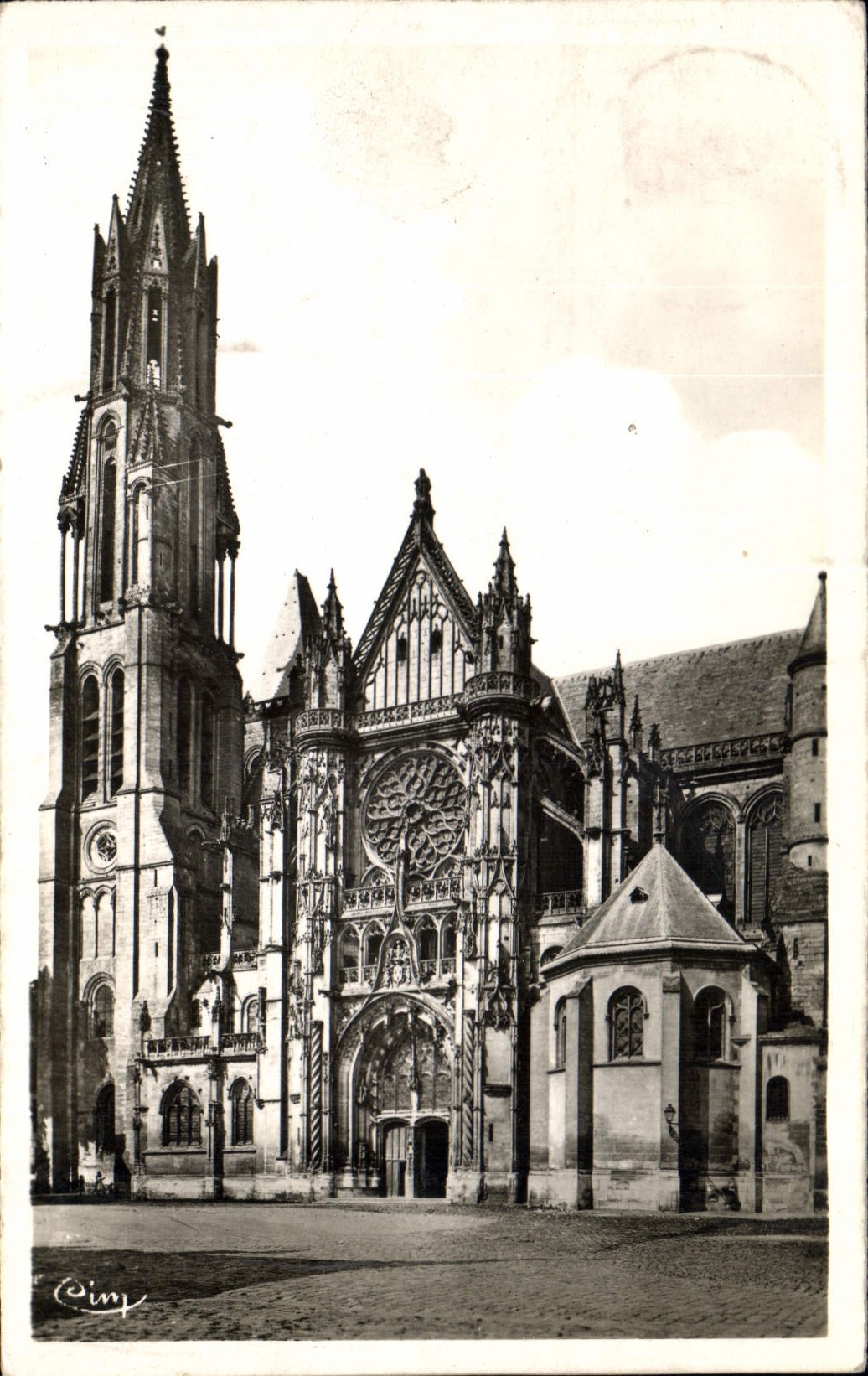 CPA Senlis Oise la Cathedrale XII siecle 