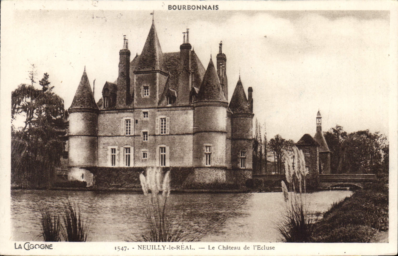 CPA Bourbonnais Neuilly le Real le Chateau de l'Ecluse
